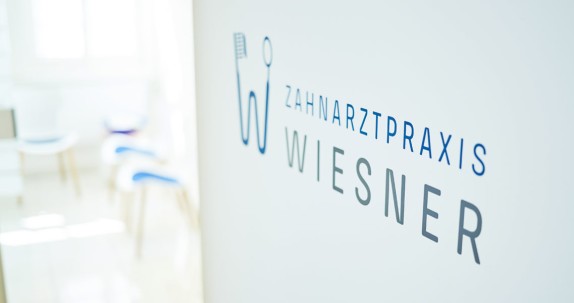 Praxis Schild - Zanarztpraxis Wiesner
